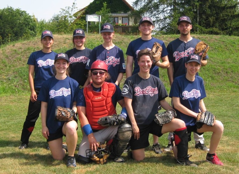 Mixed-Softball-Team holt in Dresden zwei Siege